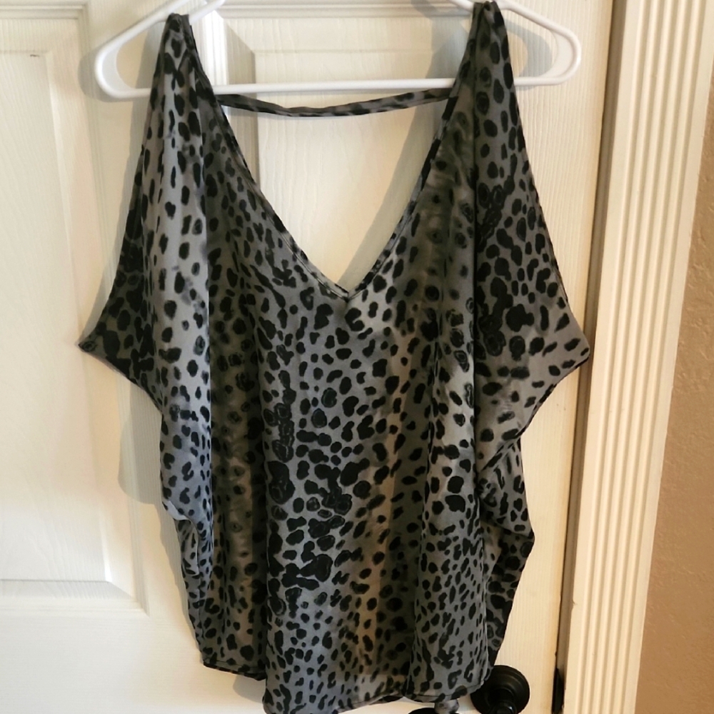 Stylish Gray Leopard Print Women's Top